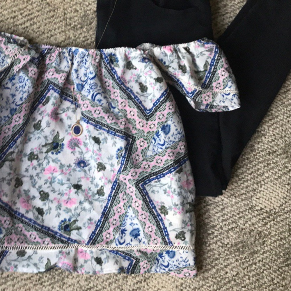 Graceful Off the shoulder floral!